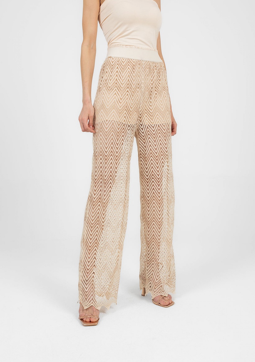 Zaboravi romantične haljine, čipka je postala street style komad csm 32430103 o19 ebbef60e22 Zaboravi romantične haljine, čipka je postala street style komad