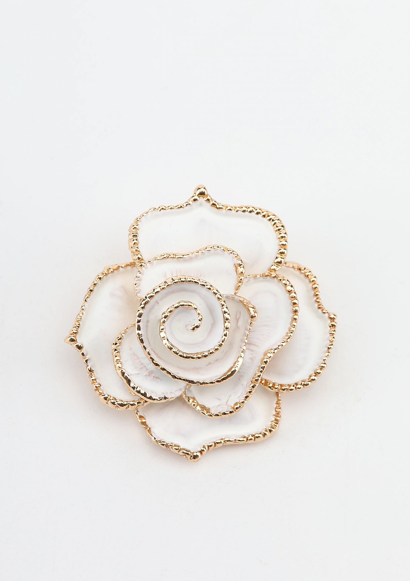 Ponovo se nose broševi, a evo kako ih stilizujemo csm 42440136 o18 8694c5bbba Ponovo se nose broševi, a evo kako ih stilizujemo