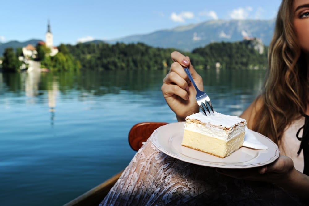 kavarna park krempita bled 1 Tri slovenačke destinacije za prolećni city break: Velenje, Kranj i Bled