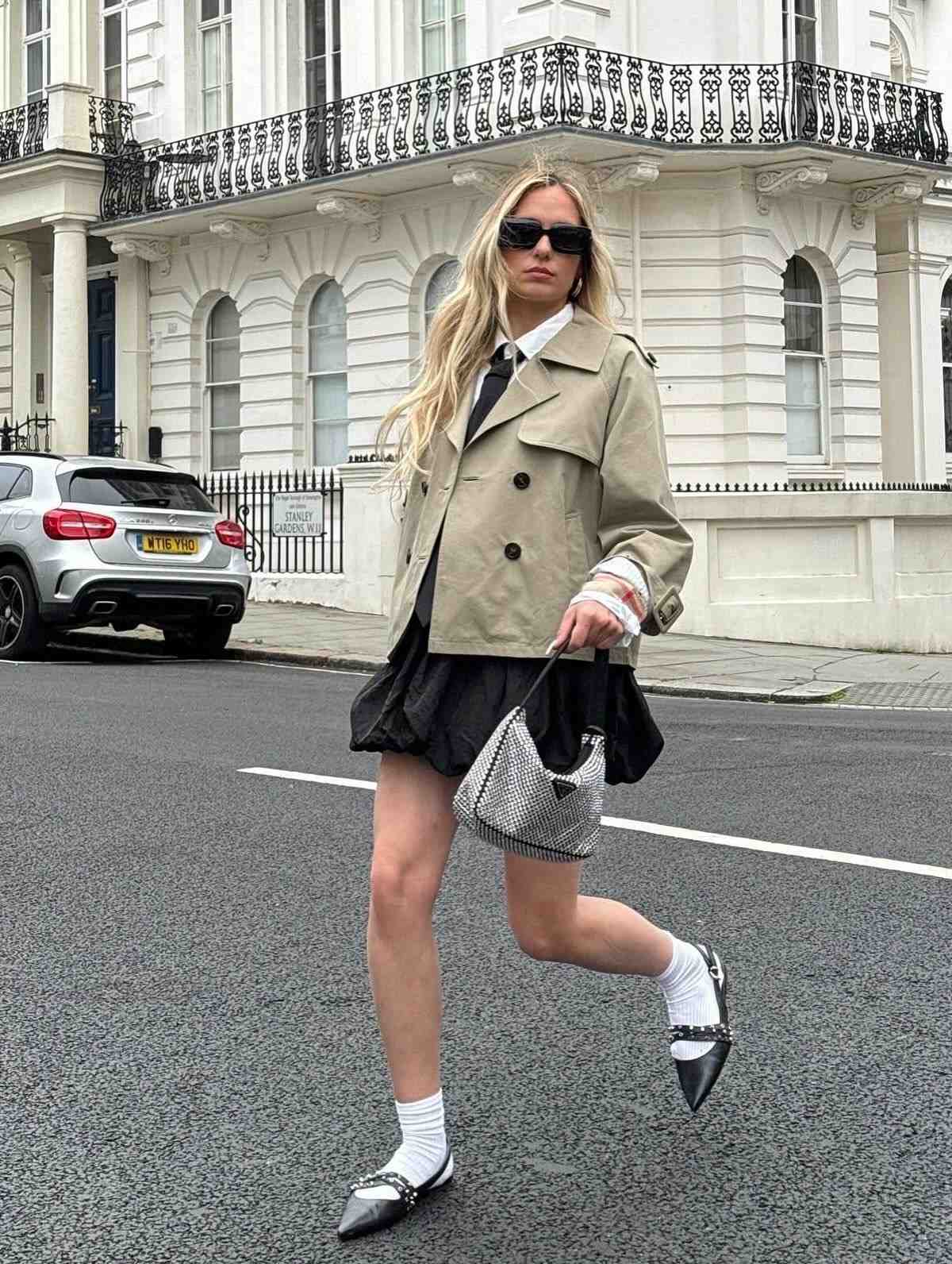 pegueibode 1759327127 3733829029662222719 39280598 1 Crop trench mantil je u trendu, a evo kako ga stilizujemo