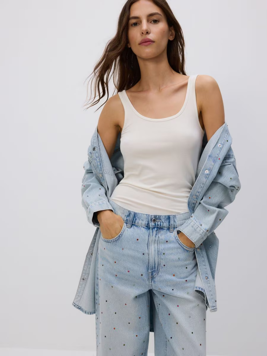 Farmerke inspirisane devedesetim se vraćaju: Ukrašeni denim kao letnji statement 520GE 05J 006 1 1090026 3 Farmerke inspirisane devedesetim se vraćaju: Ukrašeni denim kao letnji statement