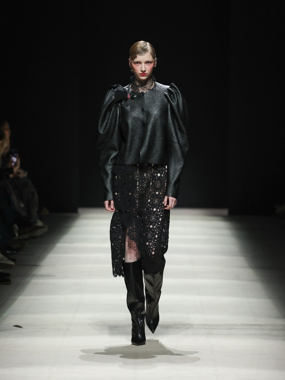 BampD Institute of Business and Design Moscow Fashion Week zatvara sezonu u znaku futurizma, folklora i snažnih modnih kontrasta