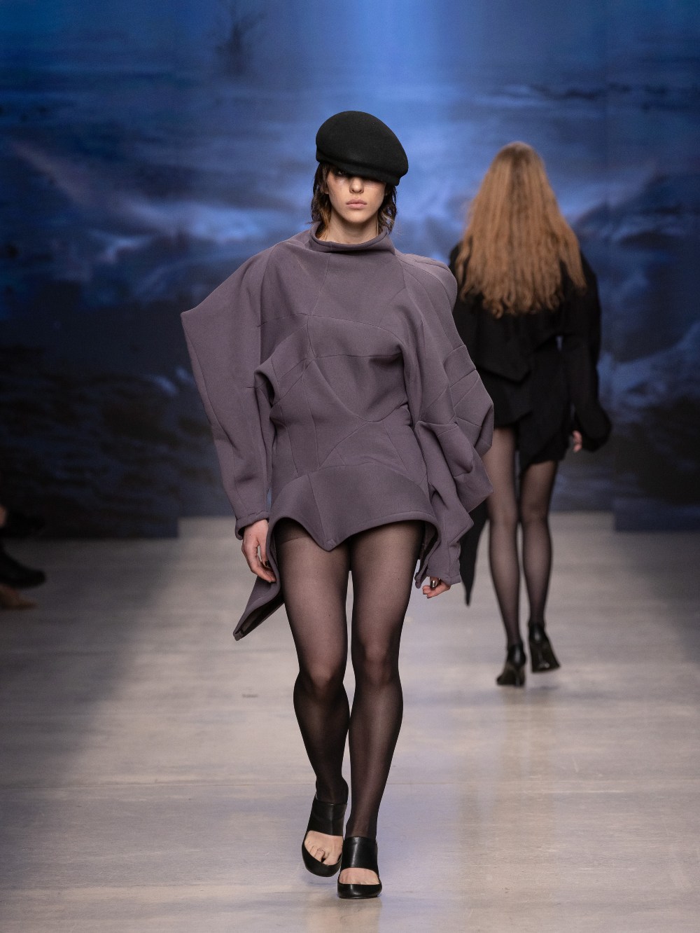 Moscow Fashion Week dan 5 i 6 11 Moscow Fashion Week zatvara sezonu u znaku futurizma, folklora i snažnih modnih kontrasta