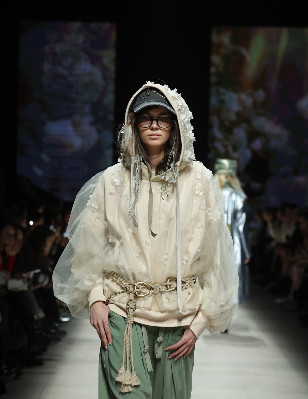 Moscow Fashion Week dan 5 i 6 12 Moscow Fashion Week zatvara sezonu u znaku futurizma, folklora i snažnih modnih kontrasta