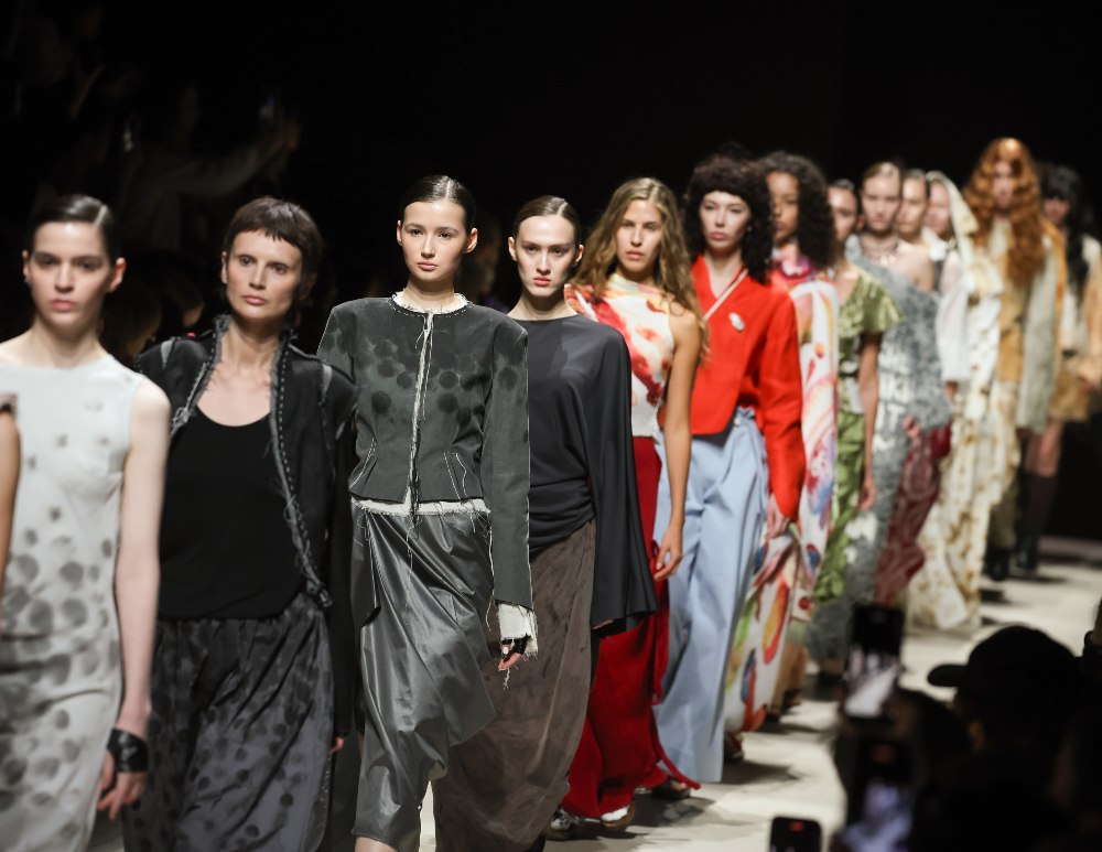 Moscow Fashion Week dan 5 i 6 18 Moscow Fashion Week zatvara sezonu u znaku futurizma, folklora i snažnih modnih kontrasta