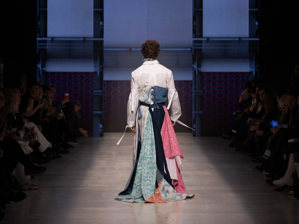 Moscow Fashion Week dan 5 i 6 5 Moscow Fashion Week zatvara sezonu u znaku futurizma, folklora i snažnih modnih kontrasta