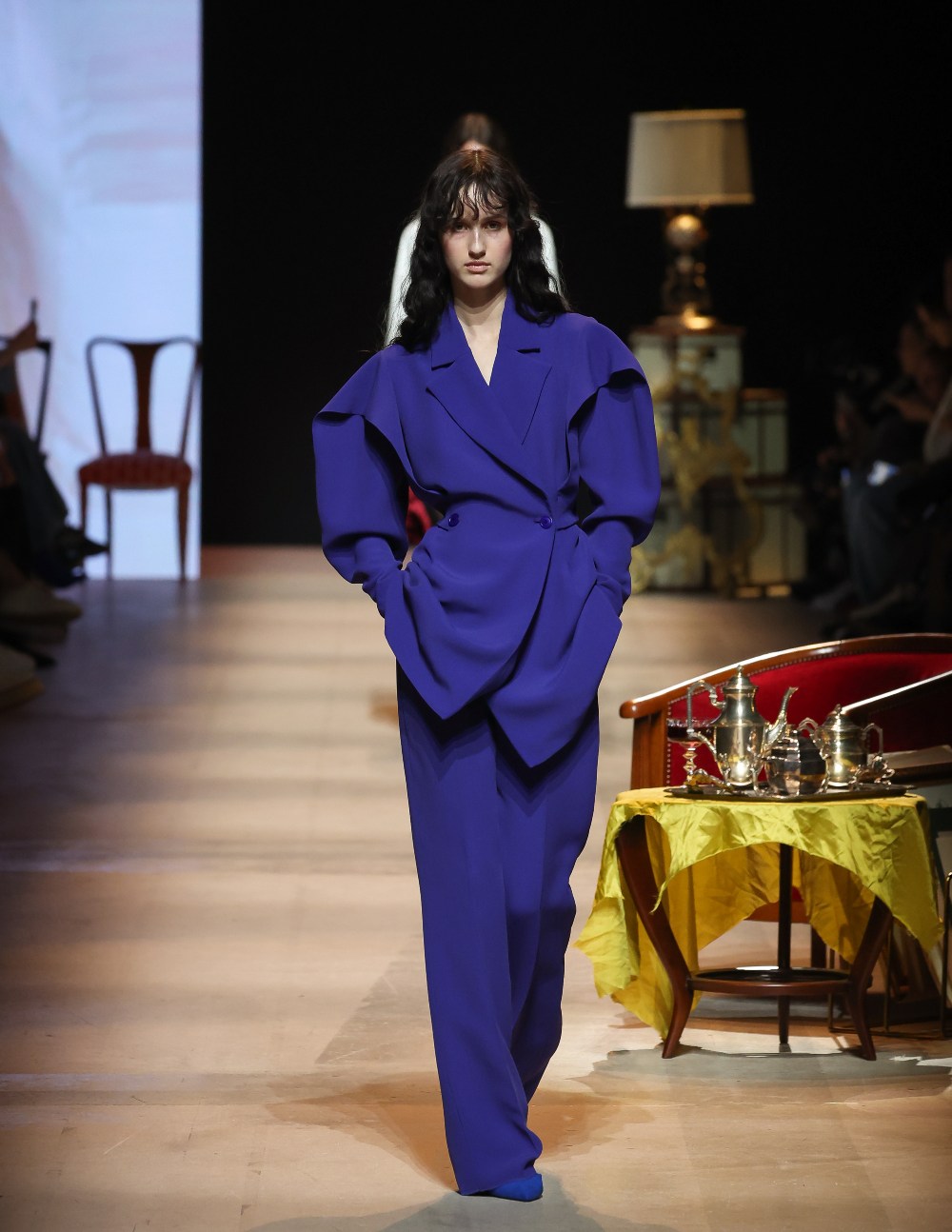 Moscow Fashion Week dan 5 i 6 7 Moscow Fashion Week zatvara sezonu u znaku futurizma, folklora i snažnih modnih kontrasta