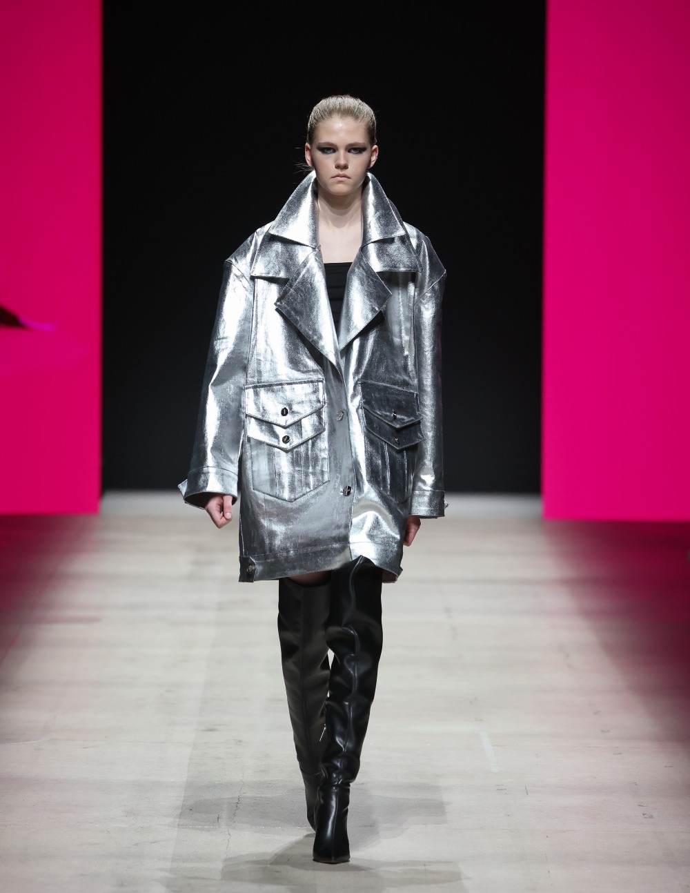 Moscow Fashion Week dan 5 i 6 Moscow Fashion Week zatvara sezonu u znaku futurizma, folklora i snažnih modnih kontrasta