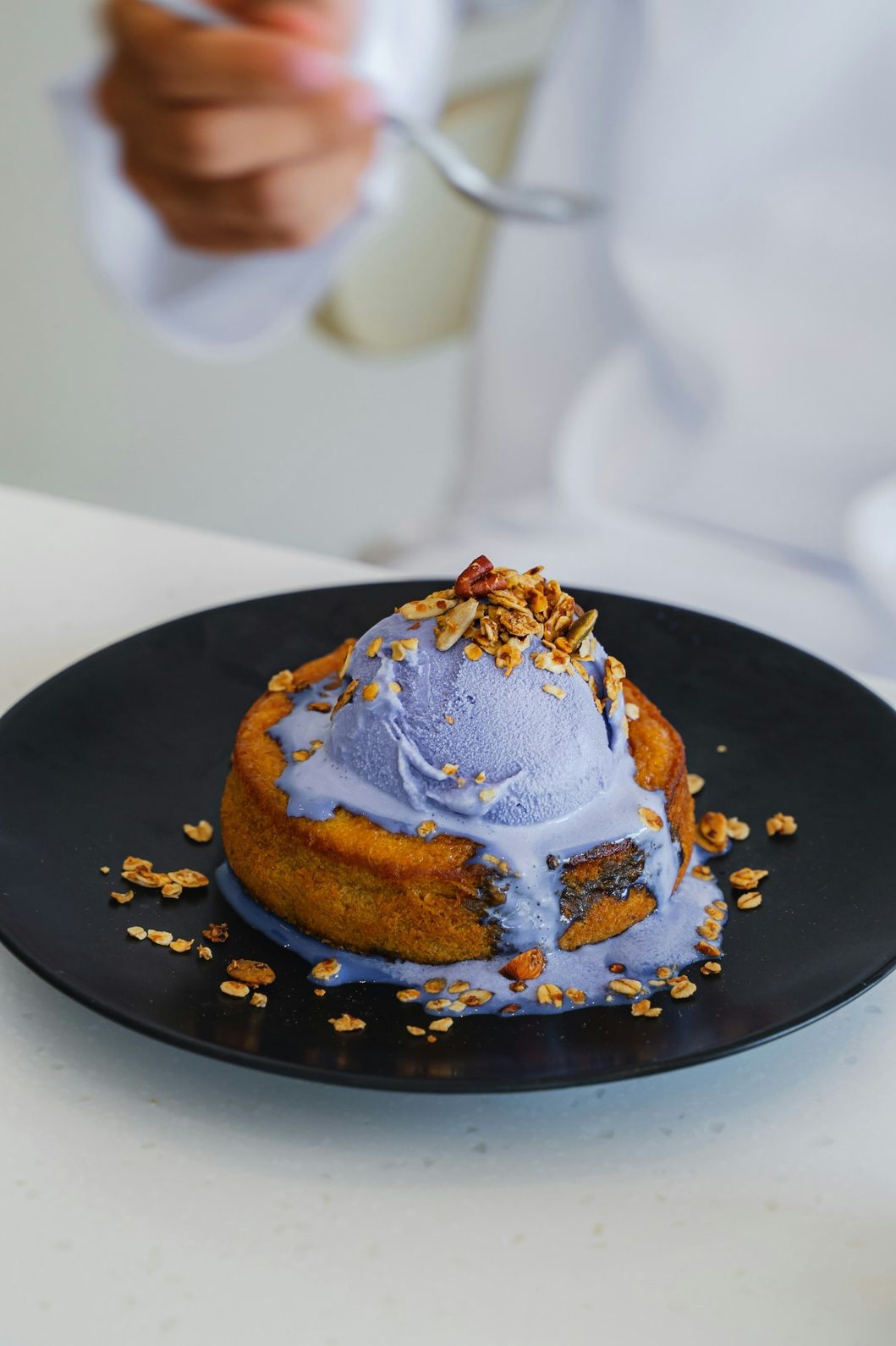 Ube je nova Matcha: Ljubičasti trend je preplavio kafiće i deserte eiliv aceron qX4UTnpPa6U unsplash 1 Ube je nova Matcha: Ljubičasti trend je preplavio kafiće i deserte