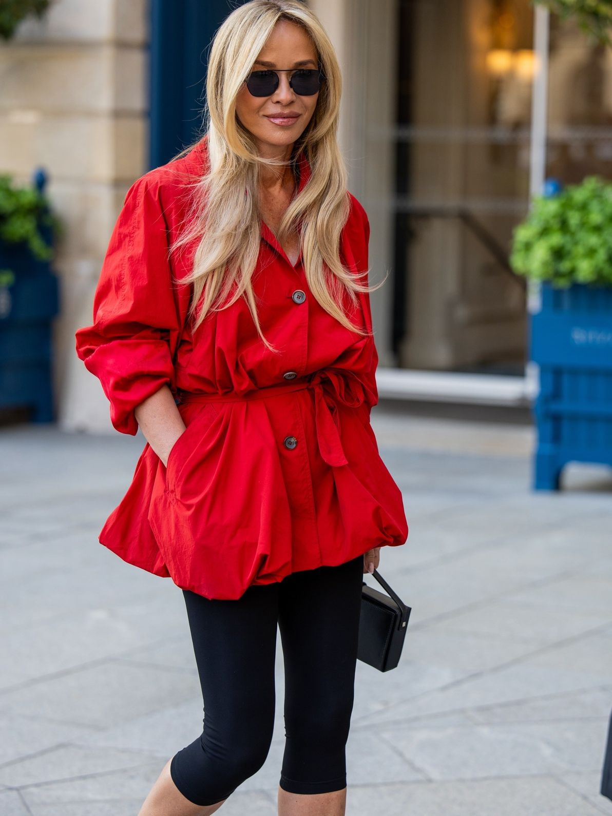 thestyleograph 1774529930 3861356942614878162 261708100 1 Trench mantili koje nosimo u 2026: Od kraćih verzija do voluminoznih silueta