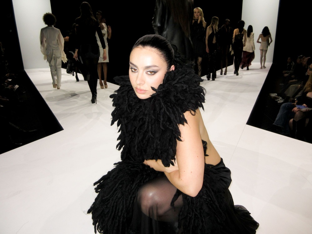 Charli XCX SS26 Charli XCX objavila novi singl „SS26“