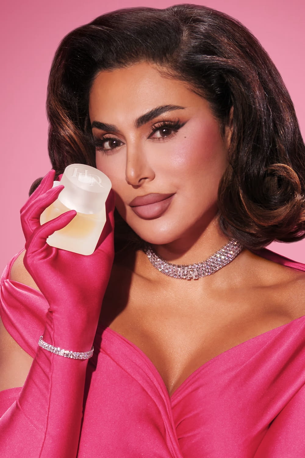 Huda Beauty parfem 3 1 Huda Beauty ima prvi parfem   i naravno da se zove Easy Bake Intense