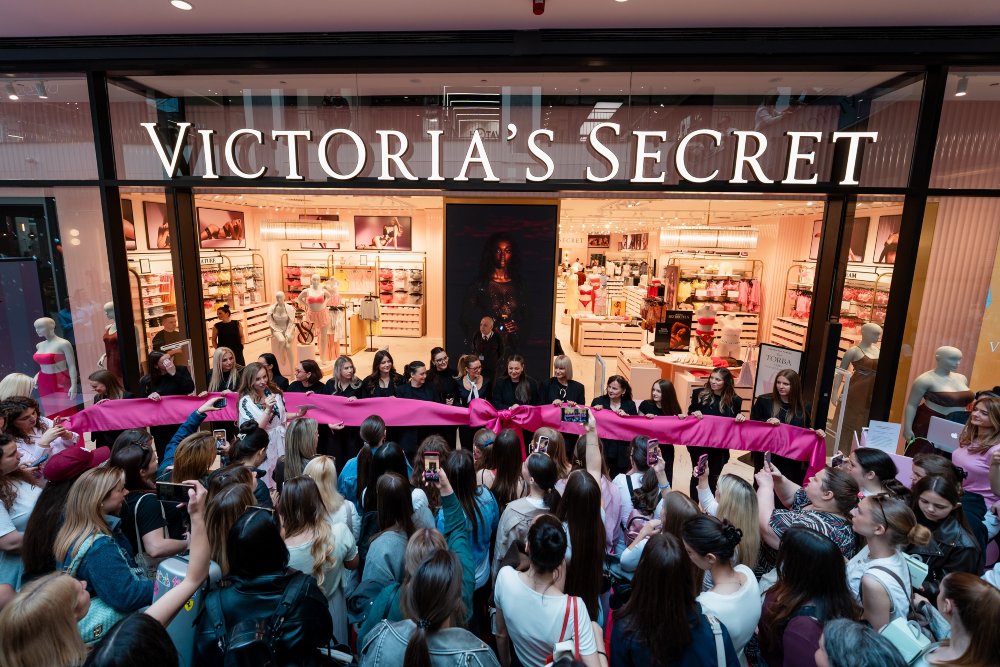 Victorias Secret Victoria’s Secret otvorila svoju najveću prodavnicu u regionu i proslavila prvi rođendan u Srbiji
