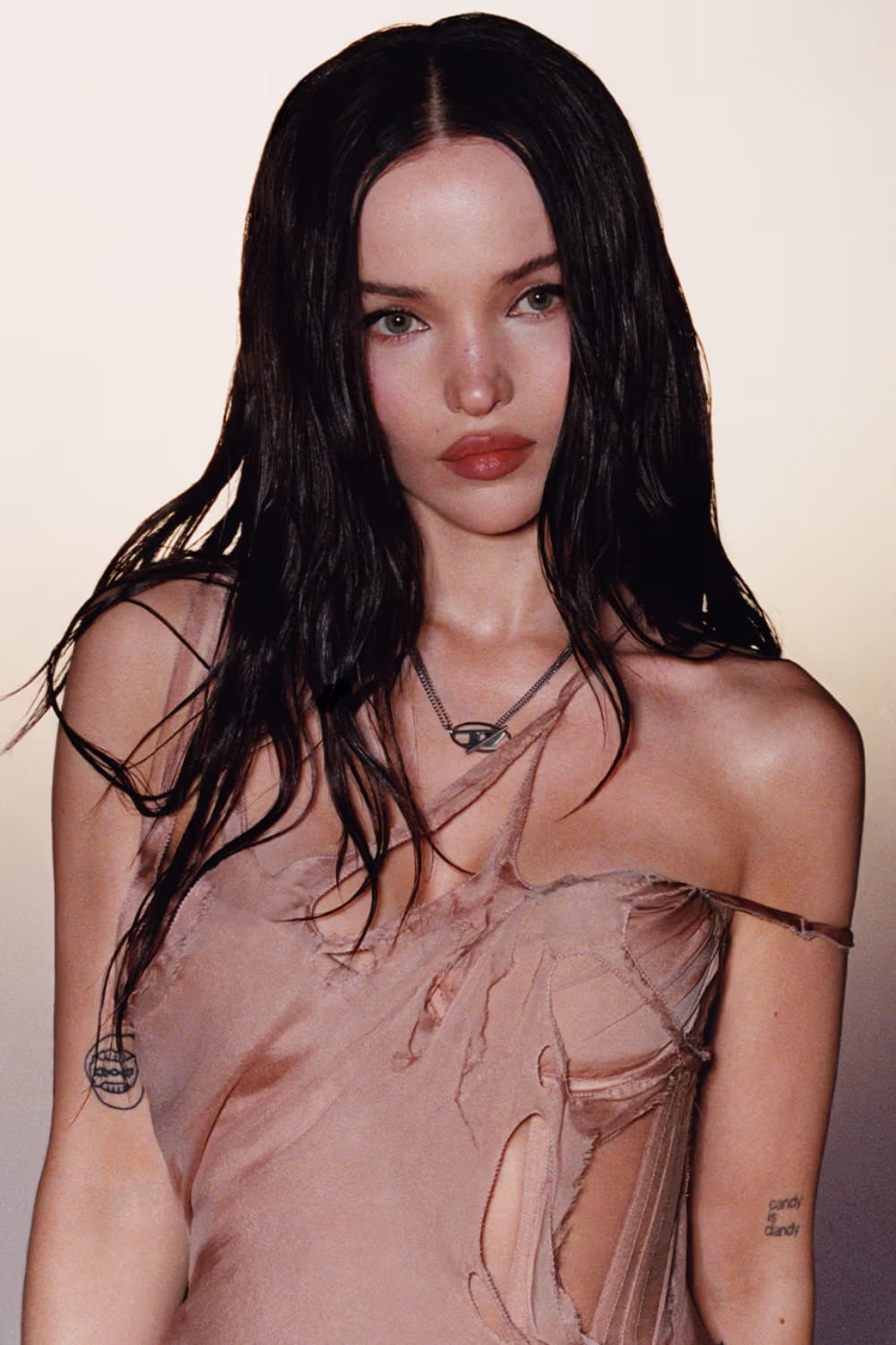 Diesel predstavlja prvi ženski parfem, a Dove Cameron je lice kampanje cove dameron 1 Diesel predstavlja prvi ženski parfem, a Dove Cameron je lice kampanje