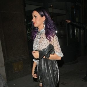 Trach Up: Katy Perry seva guzicom