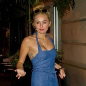 Trach Up: Miley Cyrus i seksi-pantalonice