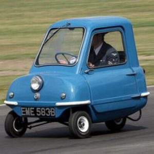 200km/h: Charlie Sheen, Honda, trkački Renault i najmanji auto na svetu