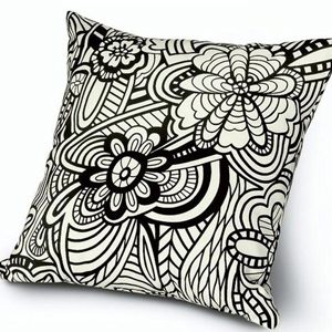 Trend u enterijeru: Jastuci sa cvetnim printom