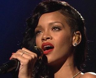 Rihanna iskreno moli uz novi singl “Stay”