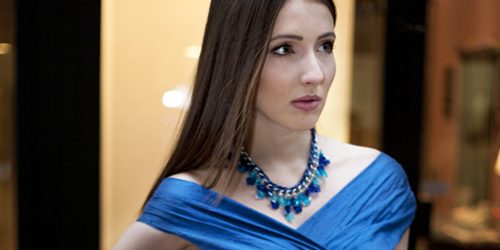 Novogodišnji modni predlog Emilije Petrović: Magična plava
