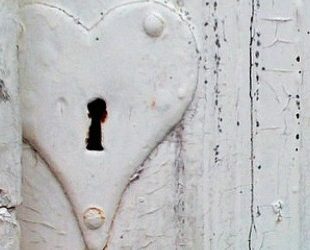 Ljubav izlazi na bela vrata