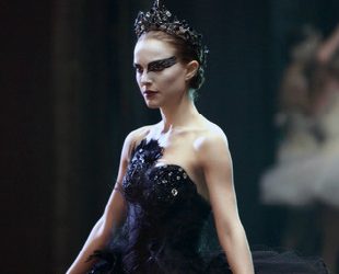 The Best Fashion Moments: Gracioznost crnog labuda