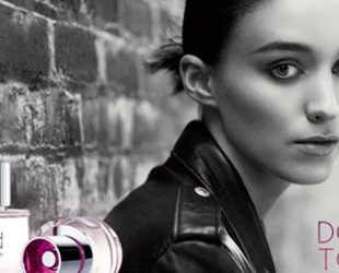Modni zalogaj: Rooney Mara kao Audrey Hepburn u novoj reklami