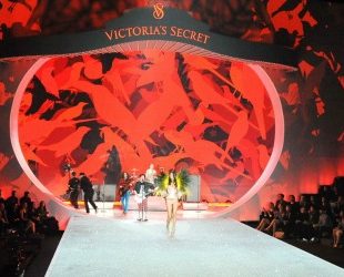 10 bizarnih i otkačenih odevnih kombinacija sa Victoria’s Secret modnog spektakla