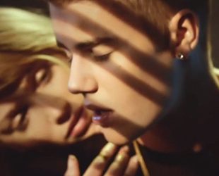 Justin Bieber: Ljubakanje u novom spotu
