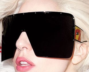 Lejdi Gaga: Humanost i aukcija