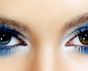 Prolećni beauty trend: Plava senka za oči