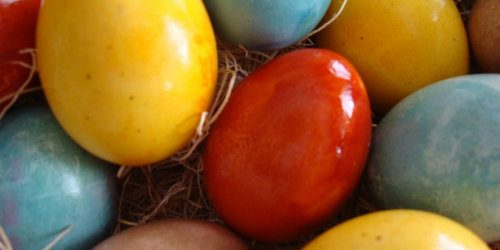 Farbanje jaja bojama iz prirode