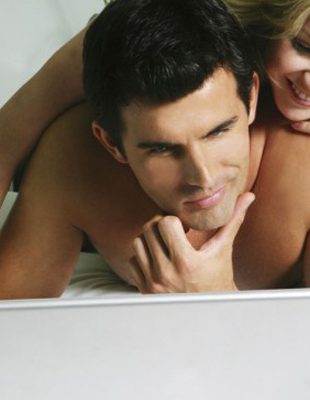 Porno predigra: Gledajte pornić zajedno