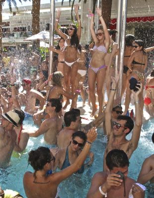 Ne propustite: Prvi clubbing party Dedinje Pool Party