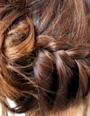 Stajliš frizure: Kako da oblikujete vlažnu kosu