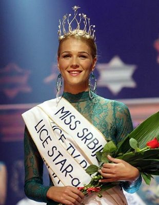 Izbor za Miss Srbije: Marija Šabić promovisala novu kolekciju