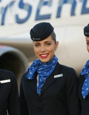 Naše stjuardese dobro stilizovane