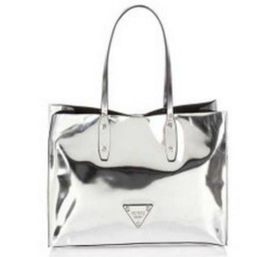 Must Have: Torba Guess