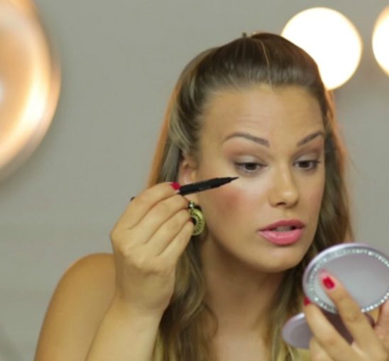 Make-up tutorijal: Kako staviti ajlajner?