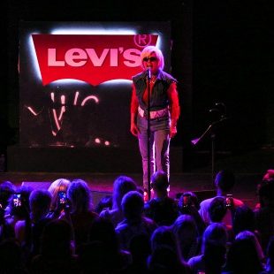 Levi’s lansirao modelL 505™C koncertom rok legende Debi Hari