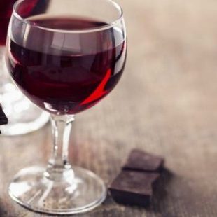 Zagrej se u hladnim danima uz čokoladno vino (RECEPT)