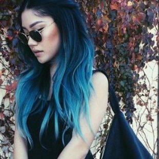 Okean plavi pramenovi u braon kosi – novi hair trend koji si dugo čekala!