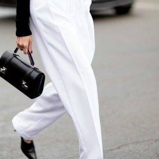 Street style aksesoari sa Pariske nedelje mode postavljaju standarde