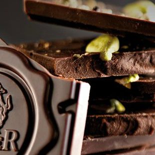 Kompanija Art Ival poklanja svim ljubiteljima čokolade izložbu pod nazivom “CRNO I BELO – PRIČA O ČOKOLADI”