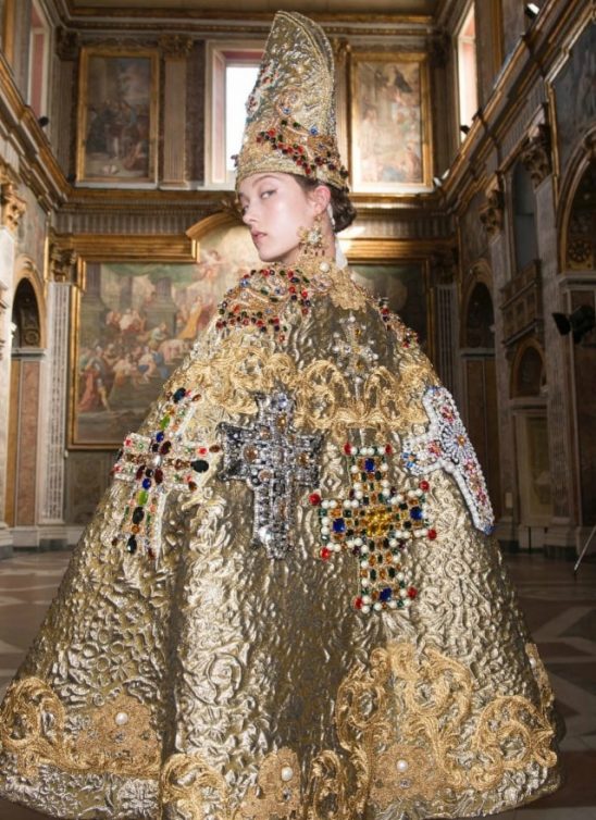 Moda i katolička ikonografija