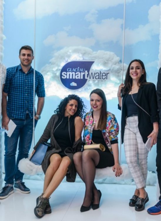 Kako to radi Dzenifer Aniston: Osvežite se vodom inspirisanom oblacima