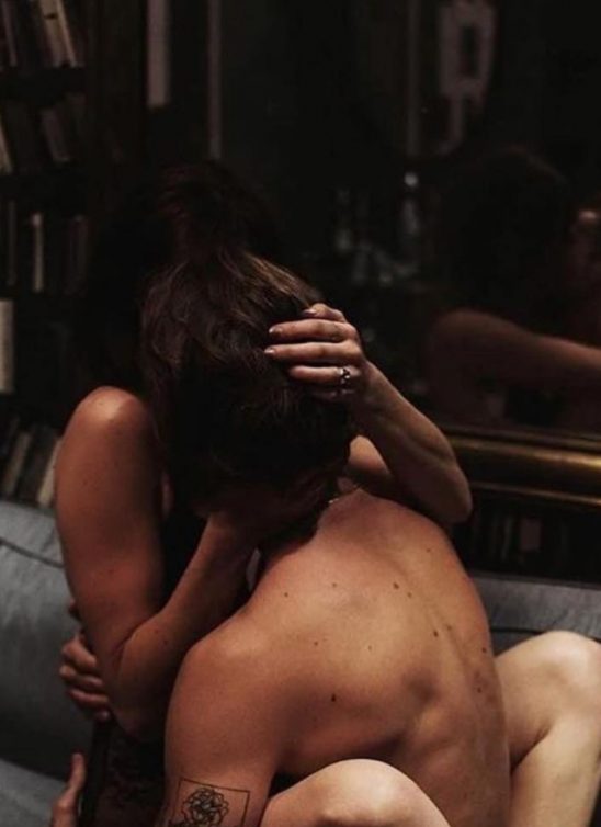 Striptiz za pismene: Ja sam žena koja voli mlađe muškarce