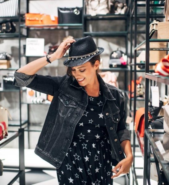 Simpatična zadarska pevačica Natali Dizdar posetila je novootvoreni Fashion&Friends store u Zadru i uživala u letnjem šopingu