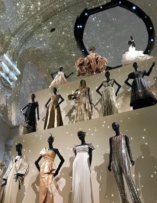 Dior u Londonu: Izložba o inspiraciji i stvaralaštvu modnog genija