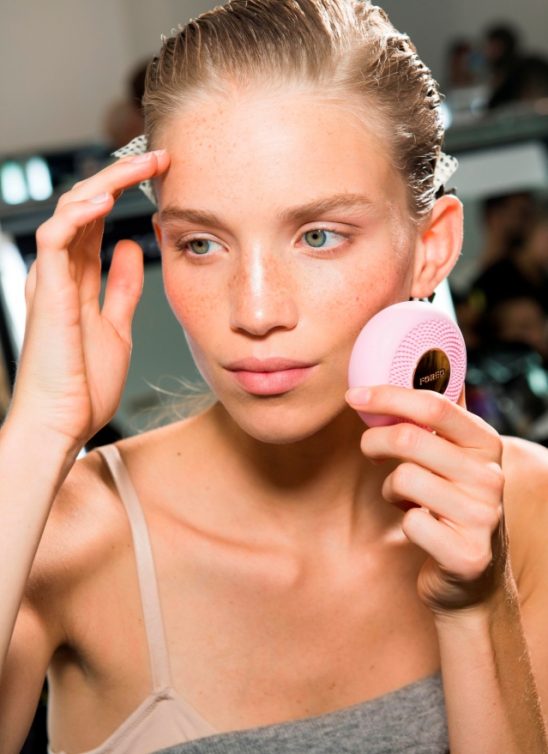 FOREO UFO ponovo na Nedelji mode sa Viktorijom Bekam